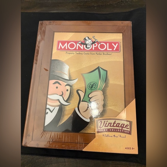 Hasbro Monopoly Vintage Game - Brown and Green - Picture 1 of 4